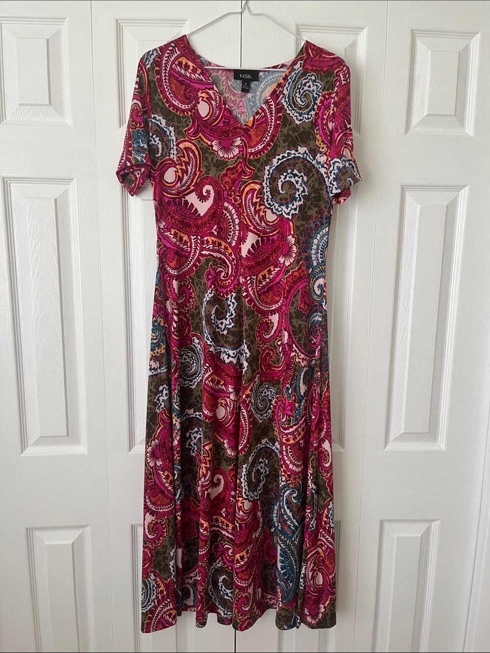 MSK Fuchsia Paisley V-Neck Short Sleeve Maxi Dress